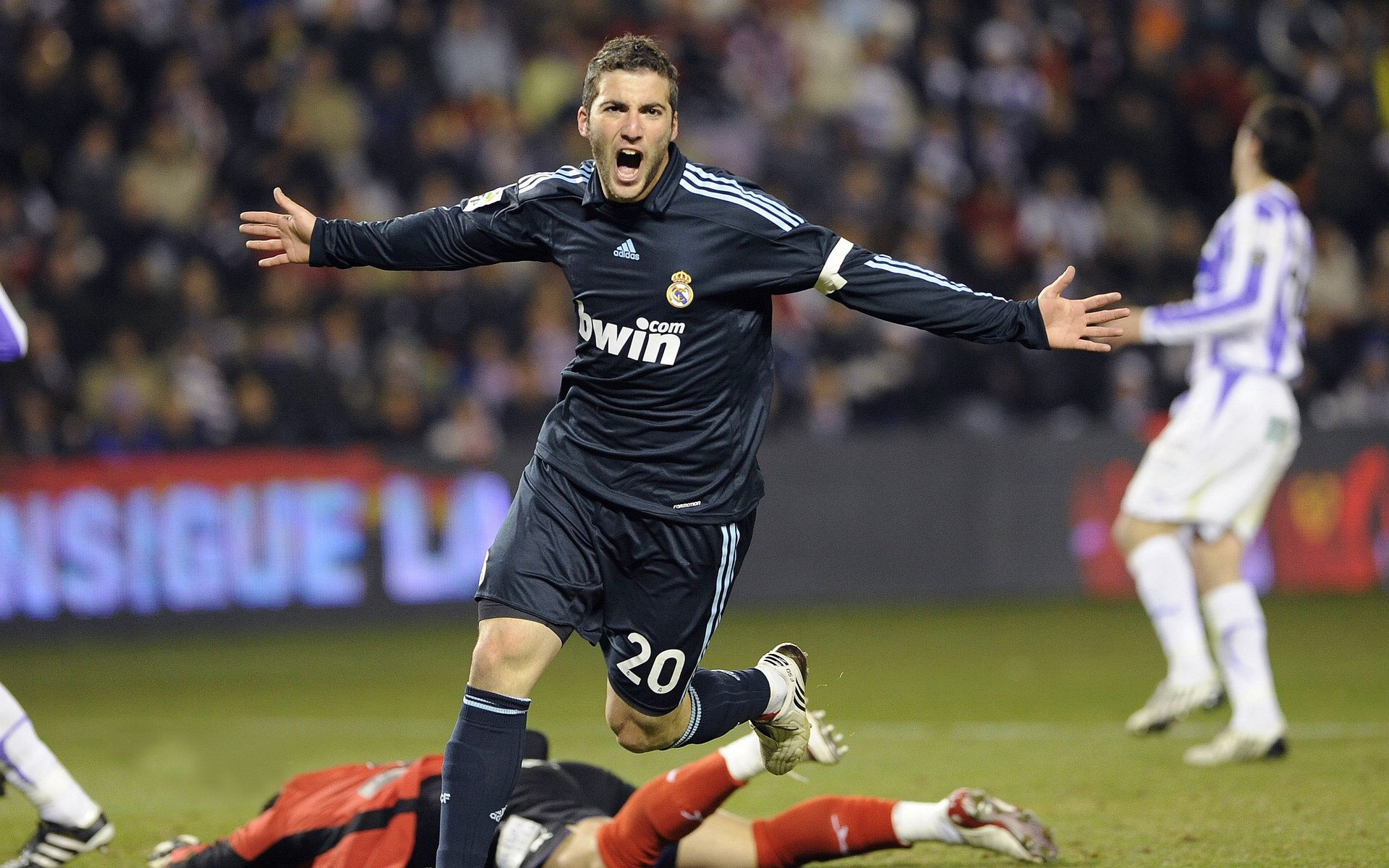 网球比赛出现多次精彩回球