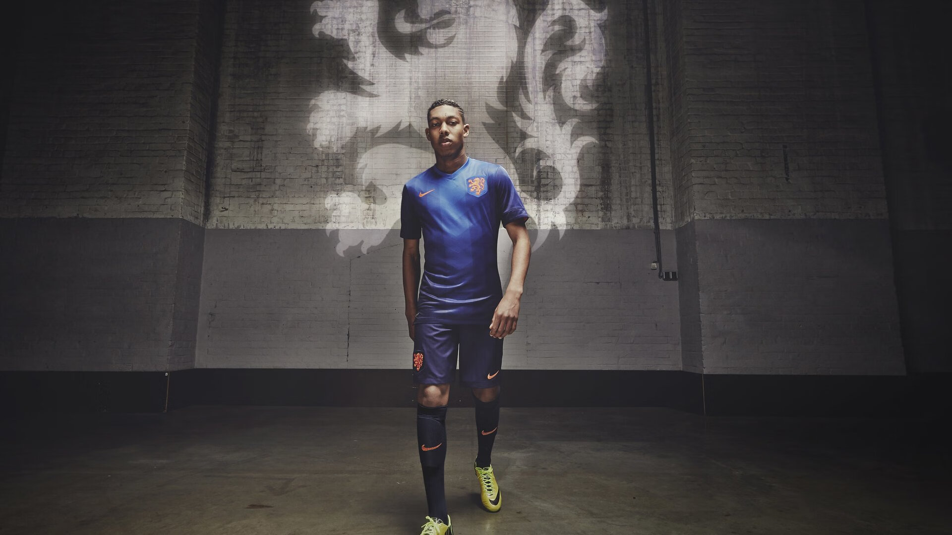 黄昏落日公路跑 拍照打卡与成绩同样重要